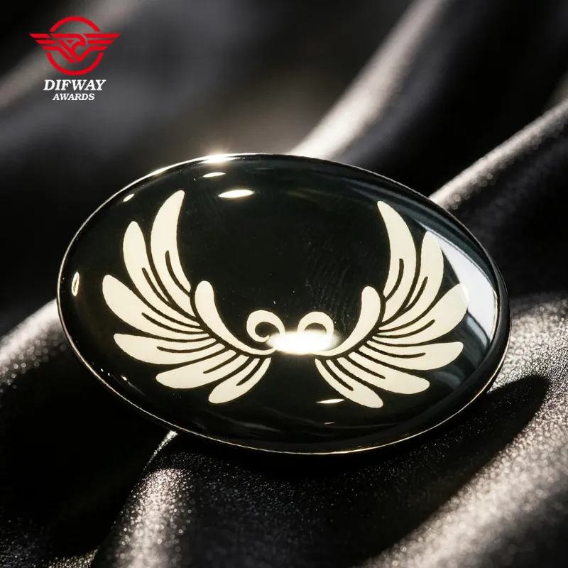 Pines broche metálicos personalizados con diseño artístico ovalado en hierro inoxidable