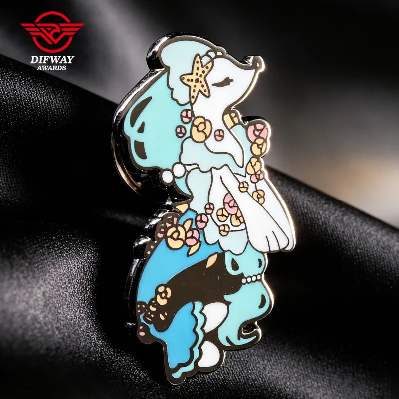 Pines personalizados de esmalte blando y duro con personajes fantásticos